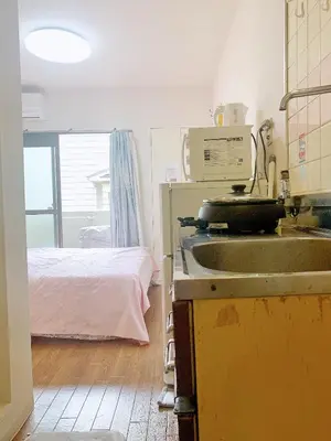 a kitchen with a sink in a room with a bed at Shinjuku Area#Nishi-Shinjuku Gochome subway 6 minutes walk#\u9ad8\u901f\u65e0\u9650\u5236\u7f51\u7edc#\u897f\u65b0\u5bbf\u4e94\u4e01\u76ee\u8f66\u7ad9\u6b65\u884c6\u5206\u949f#211 in Tokyo