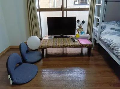 a room with a table and two chairs and a tv at \u30c8\u30a6\u30bb\u30f3\u30cf\u30a4\u30c4 in Tokyo