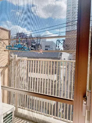a balcony with a view of a city at Ikebukuro Center! Ikebukuro 6min walk! \u6c60\u888b\u4e2d\u5fc3\u5730\u5e26! \u6c60\u888b\u8f66\u7ad9\u6b65\u884c6\u5206! \u516c\u5bd3\u5e72\u6e7f\u5206\u79bb! \u667a\u80fd\u9a6c\u6876! \u9ad8\u901f\u65e0\u9650\u5236\u7f51\u8def!Autolock302 in Tokyo