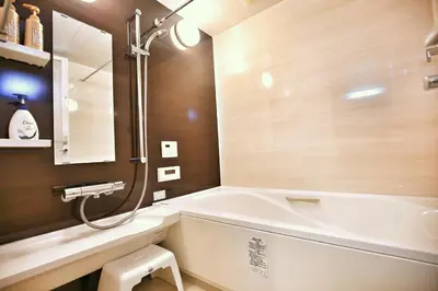 a bathroom with a white tub and a sink at \u30a2\u30ad\u30e9\u5546\u4e8b in Tokyo