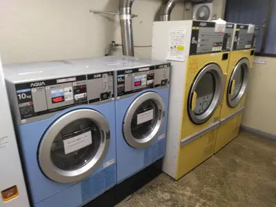 two washing machines sitting next to each other at \u30e9\u30a4\u30aa\u30f3\u30ba\u30de\u30f3\u30b7\u30e7\u30f3\u9053\u7384\u5742\uff42 in Tokyo