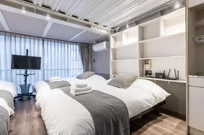 three beds in a room with white walls and ceilings at \u30b0\u30e9\u30b9\u30ad\u30e3\u30d3\u30f3\u6d5c\u677e\u753ass Second and third floors in Tokyo