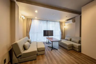 a living room with a couch and a table at \u30b0\u30e9\u30b9\u30ad\u30e3\u30d3\u30f3\u6d5c\u677e\u753ass Second and third floors in Tokyo