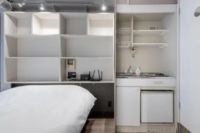 a bedroom with white shelves and a bed and a sink at \u30b0\u30e9\u30b9\u30ad\u30e3\u30d3\u30f3\u6d5c\u677e\u753ass Second and third floors in Tokyo