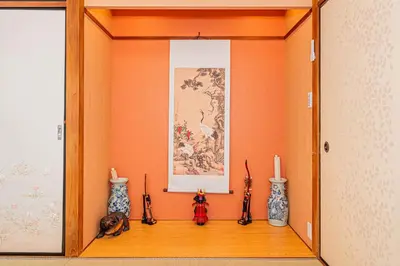 a room with a shelf with vases and a painting at KYARA Hotel\u30df\u30b9\u30df302 in Tokyo