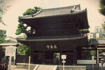 a large building with chinese writing on it at \u97d3\u56fd\u65b0\u5927\u4e45\u4fdd\u901a\u308a\u3059\u3050\u306e\u4e00\u8ed2\u5bb6\u3067\u697d\u3057\u3080\u6771\u4eac\u65c5\u884c8\u540d\u69d8 Korea Shinokubo off the street A house for 8pax in Tokyo