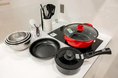 a stove top with a pot and pans on a counter at 24\u5e749\u6708\u30aa\u30fc\u30d7\u30f3 \u767d\u5c71\u99c55\u5206 \u53ce\u5bb912\u4eba \u4e38\u8cb8\u3057\u5207\u308a 101\u5ba4 in Tokyo