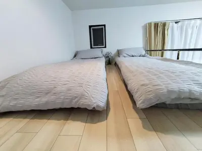 two beds sitting next to each other on a wooden floor at D12\u65b0\u5bbf\u6700\u4e2d\u5fc3 \u4e24\u5ba4 \u65b0\u5927\u4e45\u4fdd\u7ad95\u5206-2 rooms Shinjuku center 5 mins to ST Max 4P \u65b0\u5bbf \u6d89\u8c37 \u8868\u53c2\u9053 \u6c60\u888b \u4e0a\u91ce \u4ee3\u4ee3\u6728 \u94f6\u5ea7 \u539f\u5bbf in Tokyo
