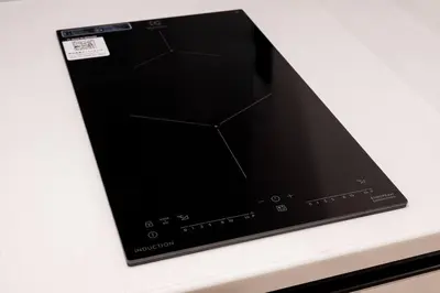 a tablet screen on top of a stove at 24\u5e749\u6708\u30aa\u30fc\u30d7\u30f3 \u767d\u5c71\u99c55\u5206 \u53ce\u5bb95\u4eba \u4e38\u8cb8\u3057\u5207\u308a 102\u5ba4 in Tokyo