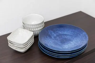 a group of plates and bowls on a table at \u6d45\u8349\u30a2\u30d1\u30fc\u30c8\u30e1\u30f3\u30c8 in Tokyo