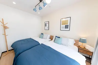 two beds in a bedroom with blue and white at Tate Stay,TOKYO - Vacation STAY 96712 in Tokyo