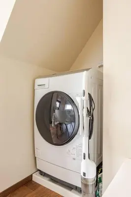 a microwave with a mirror on top of it at \u6771\u6d45\u83492\u4e01\u76eeb202 in Tokyo