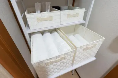 a drawer with white drawers in a refrigerator at \u4e00\u68df\u8cb8\u5207 \u99d2\u8fbc\u30d5\u30eb\u30ea\u30ce\u30d9\u30fc\u30b7\u30e7\u30f3\u53e4\u6c11\u5bb6 Switch\u4ed8\u304d \u6c60\u888b\u65b0\u5bbf\u6e0b\u8c37\u79cb\u8449\u539f in Tokyo