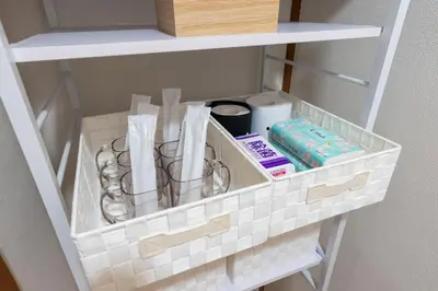 a drawer in a bathroom with toiletries on a shelf at \u4e00\u68df\u8cb8\u5207 \u99d2\u8fbc\u30d5\u30eb\u30ea\u30ce\u30d9\u30fc\u30b7\u30e7\u30f3\u53e4\u6c11\u5bb6 Switch\u4ed8\u304d \u6c60\u888b\u65b0\u5bbf\u6e0b\u8c37\u79cb\u8449\u539f in Tokyo