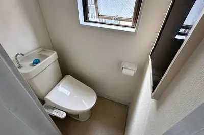 a small bathroom with a toilet and a window at Warmhome-hirai3F in Tokyo