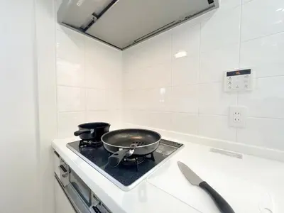 a frying pan sitting on top of a stove in a kitchen at Shinjuku City, 2 Double Beds Apt, Free WiFi in Tokyo