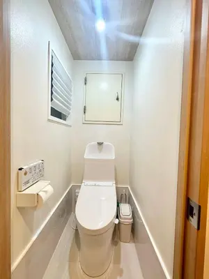 a small bathroom with a toilet and a window at Ginza 201,Tsukiji 3 mins,Tsukiji Market in Tokyo