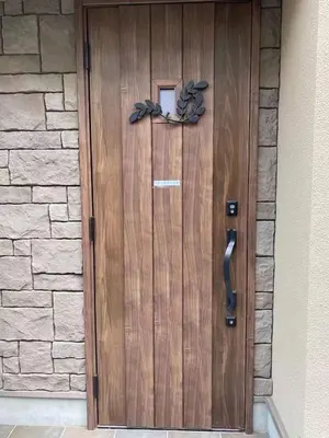 a wooden door with a wreath on it at \u30b5\u30af\u30e9 in Tokyo
