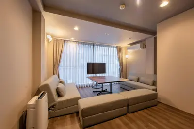a living room with a couch and a table at \u30b0\u30e9\u30b9\u30ad\u30e3\u30d3\u30f3\u6d5c\u677e\u753aaw Second and third floors in Tokyo