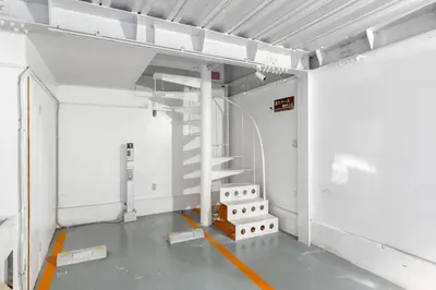 an empty room with a staircase in a building at \u30b0\u30e9\u30b9\u30ad\u30e3\u30d3\u30f3\u6d5c\u677e\u753aaw Second and third floors in Tokyo