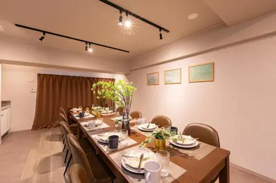 a dining room with a long table and chairs at \u30d6\u30e9\u30f3\u30d9\u30fc\u30b9\u6771\u4eac\u516d\u7fa9\u5712 ss in Tokyo