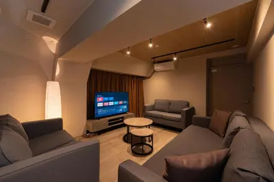 a living room with a couch and a tv at \u30d6\u30e9\u30f3\u30d9\u30fc\u30b9\u6771\u4eac\u516d\u7fa9\u5712 aw in Tokyo