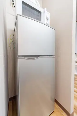 a refrigerator with a microwave on top of it at \u6d45\u8349\u30a2\u30d1\u30fc\u30c8\u30e1\u30f3\u30c8 401 in Tokyo