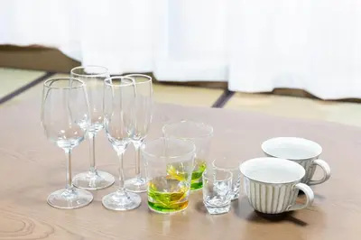 a group of wine glasses and cups on a table at \u6d45\u8349\u30a2\u30d1\u30fc\u30c8\u30e1\u30f3\u30c8 401 in Tokyo