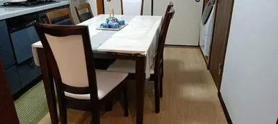 a dining room table with a white table and chairs at \u5e1d\u4eac\u5927\u5b66\u4ed8\u8fd1 \u5341\u6761 in Tokyo