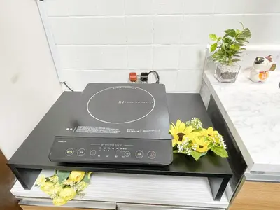 a radio sitting on top of a shelf with flowers at Belmont 101 3min to Station Easy Access Ueno Asakusa Skytree Sleeps 5 in Tokyo