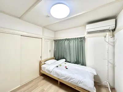 a bedroom with a bed and a television in it at \u6771\u5927\u5c9b\u7ad9\u5f92\u6b656mins-KT0311 in Tokyo