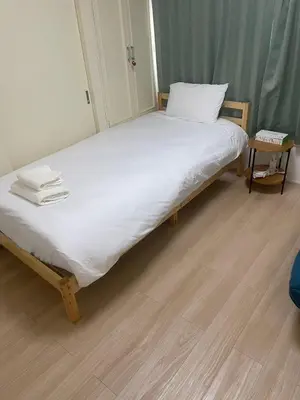 a bedroom with a bed with white sheets on it at \u6771\u5927\u5c9b\u7ad9\u5f92\u6b656mins-KT0311 in Tokyo