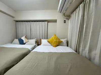 two beds sitting next to each other in a room at \u30b5\u30cb\u30fc\u30cf\u30a4\u30c4 in Tokyo