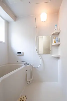 a bathroom with a bath tub and a sink at \u30b5\u30cb\u30fc\u30cf\u30a4\u30c4 in Tokyo