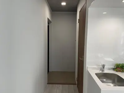a bathroom with a sink and a mirror at COMMA HOUSE Otsuka 202 in Tokyo