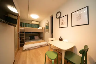 a small room with a desk and a bunk bed at \u677e\u304c\u8c37\u30a2\u30d1\u30fc\u30c8\u30e1\u30f3\u30c8101 in Tokyo