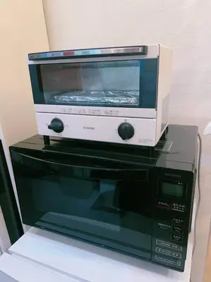 a toaster oven sitting on top of a microwave at 25平米1Floor studio Max 4P 上北沢sta 3mins Akira&chacha guest home in Tokyo