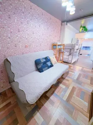 a bedroom with a bed and a pink wall at 25平米1Floor studio Max 4P 上北沢sta 3mins Akira&chacha guest home in Tokyo