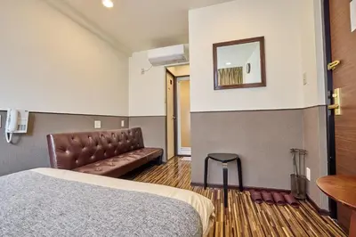 a hospital room with a bed and a couch at \u30db\u30c6\u30eb\u30b0\u30e9\u30f3\u30d5\u30a9\u30fc\u30c8 in Tokyo