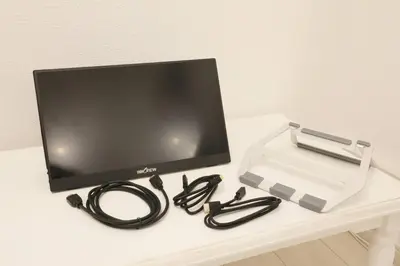 a desk with a sony computer monitor and cables at \u30bb\u30f3\u30c8\u30ec\u30a4\u62bc\u4e0a\u30ce\u30fc\u30b9 101 in Tokyo