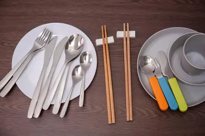a table topped with plates and silver utensils with chop sticks at new!\u9580\u524d\u4ef2\u753a \u8d8a\u4e2d\u5cf6\u304b\u3089\u5f92\u6b695\u5206! \u9280\u5ea7 \u6d45\u8349 \u30b9\u30ab\u30a4\u30c4\u30ea\u30fc \u7bc9\u5730 \u8c4a\u6d32 \u821e\u6d5c\u3078\u30a2\u30af\u30bb\u30b9\u826f\u597d in Tokyo