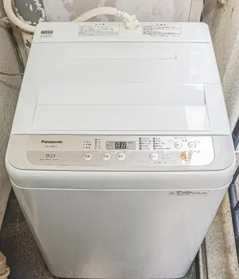 a white washing machine sitting in a room at \u65b0\u5bbf\u533a\u65b0\u5927\u4e45\u4fdd\u7ad93\u5206\u949f\u7d27\u90bb\u97e9\u56fd\u8857#3 in Tokyo