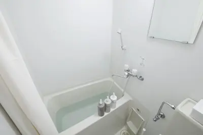 a white bathroom with a tub and a sink at \u30b3\u30fc\u30dd\u3071\u3071\u3069\u308c103 in Tokyo