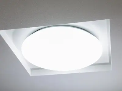 a light on the ceiling of a room at APA Hotel Tokyo Nishikasai Ekimae in Tokyo