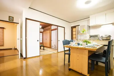 a kitchen and dining room with a table and chairs at \u6cca\u9732Hakuro 3\u968e in Tokyo