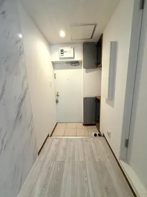 a hallway of a room with a door and a floor at NEW fukuhana\u6771\u65b0\u5bbf in Tokyo