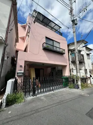 a pink building with a fence in front of it at EV-Akabane House-KI0414 in Tokyo