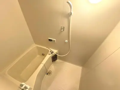 a small bathroom with a shower with a tub at Ema eve HOUSE in Tokyo