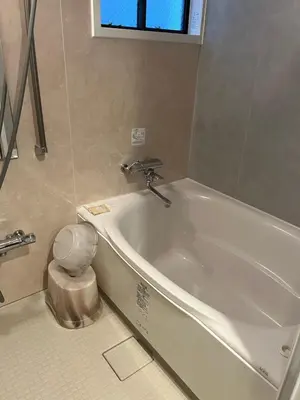 a bathroom with a white tub and a toilet at \u30db\u30c6\u30eb\u30b7\u30a7\u30cc\u30fcAdult Only in Tokyo