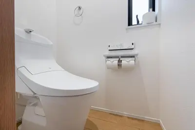 a bathroom with a white toilet in a room at \u677e\u6c5f7\u4e01\u76ee\u6238\u5efa in Tokyo
